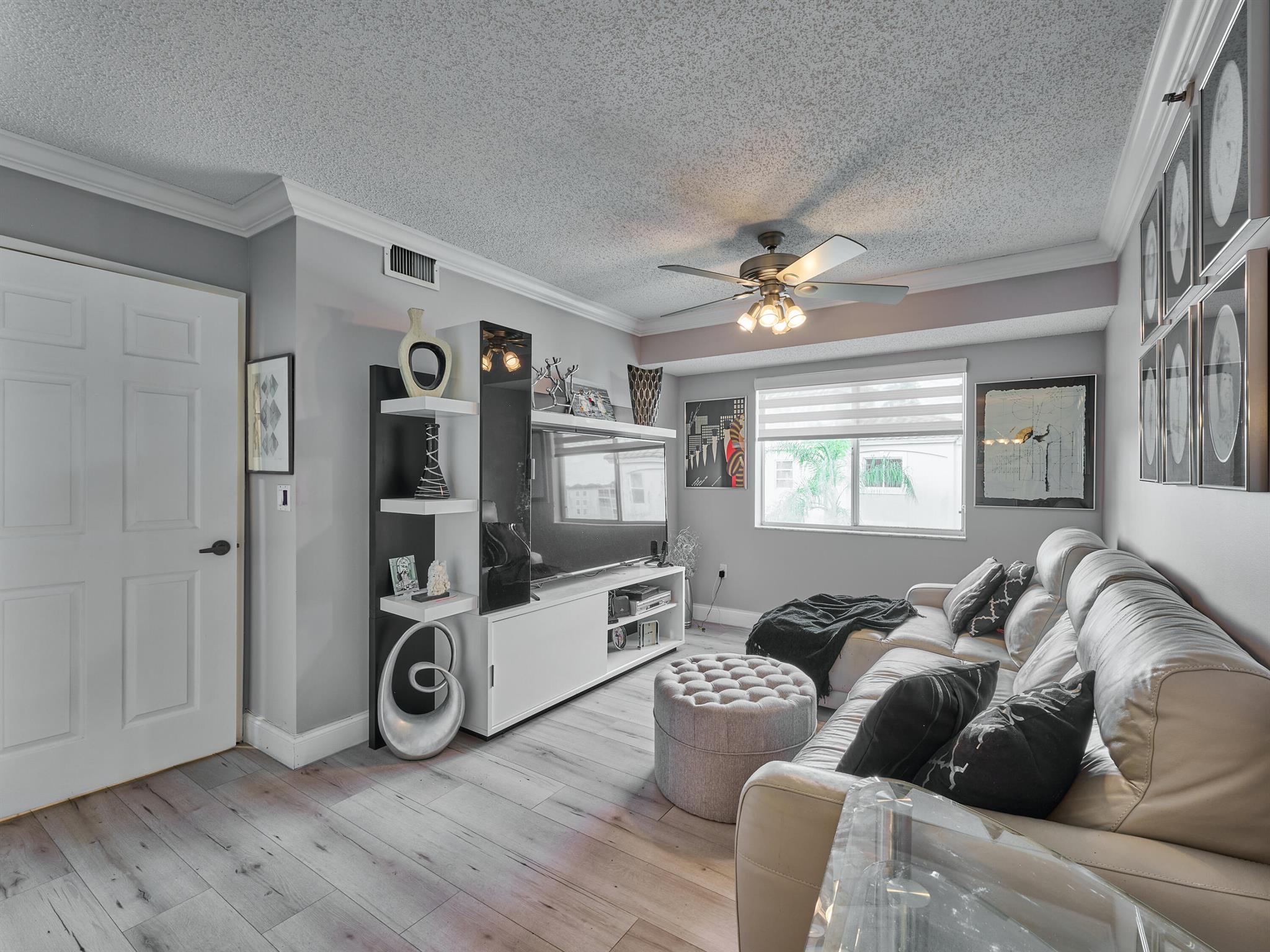 HUNTINGTON POINTE - Residential