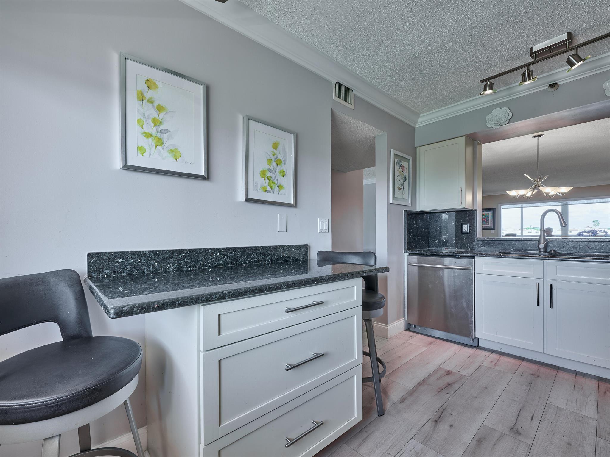 HUNTINGTON POINTE - Residential