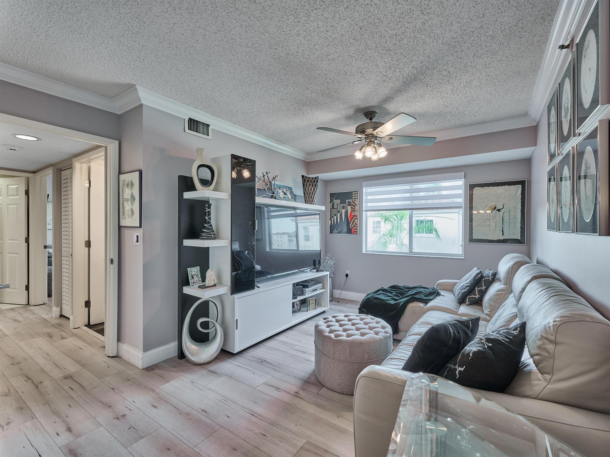 HUNTINGTON POINTE - Residential