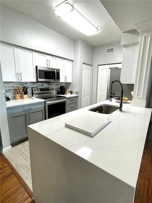 MEZZANO CONDO - Residential