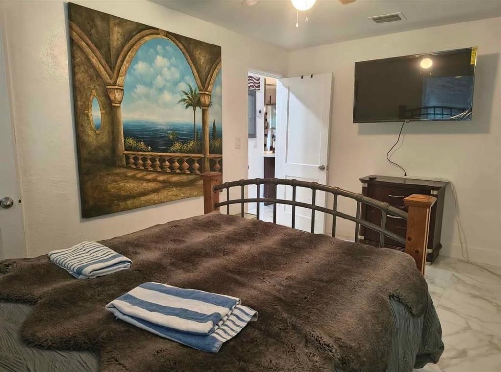 Hollywood Park 4-19 B - Residential Lease