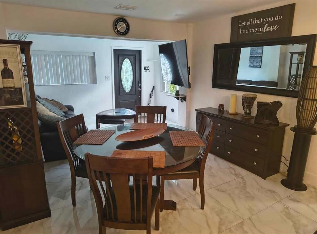 Hollywood Park 4-19 B - Residential Lease