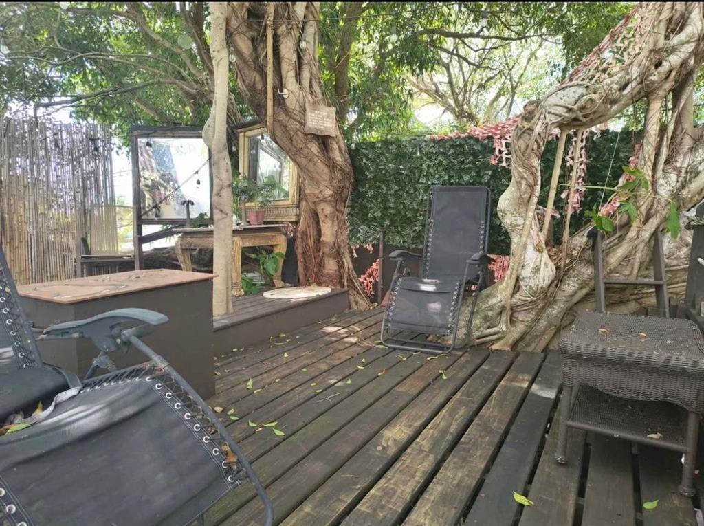 Hollywood Park 4-19 B - Residential Lease