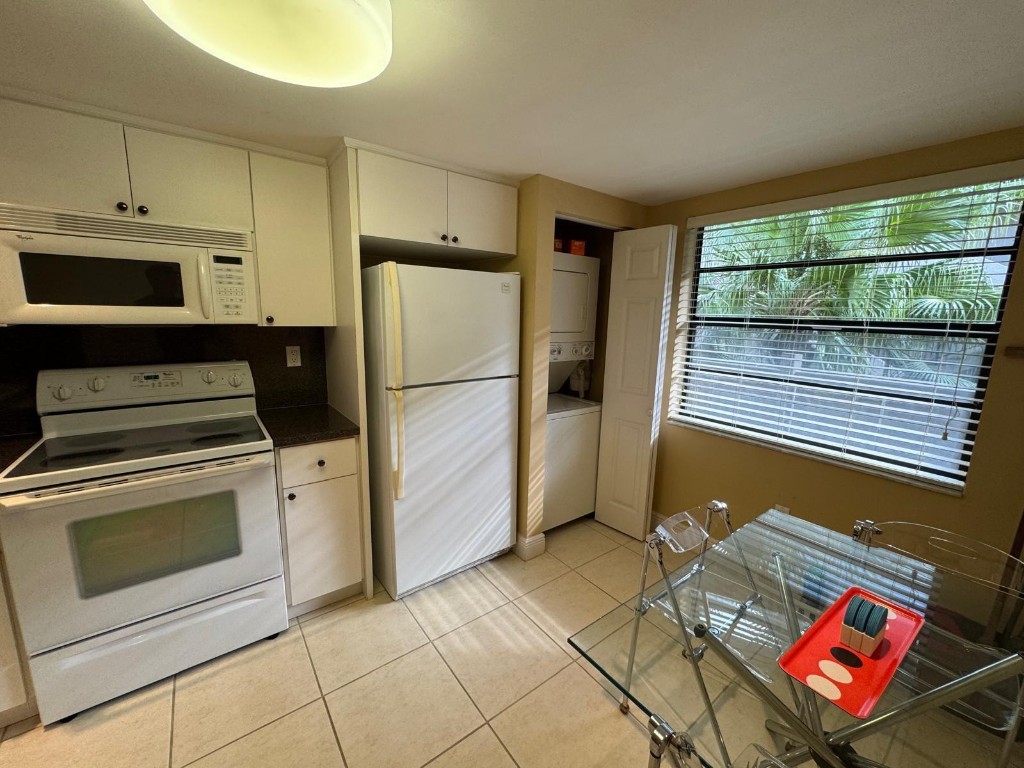 COLONY POINT - Residential