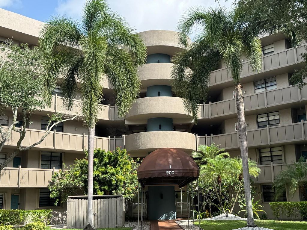 Photo of 900 Colony Point Circle #407, Pembroke Pines, FL 33026 (MLS # F10542750)
