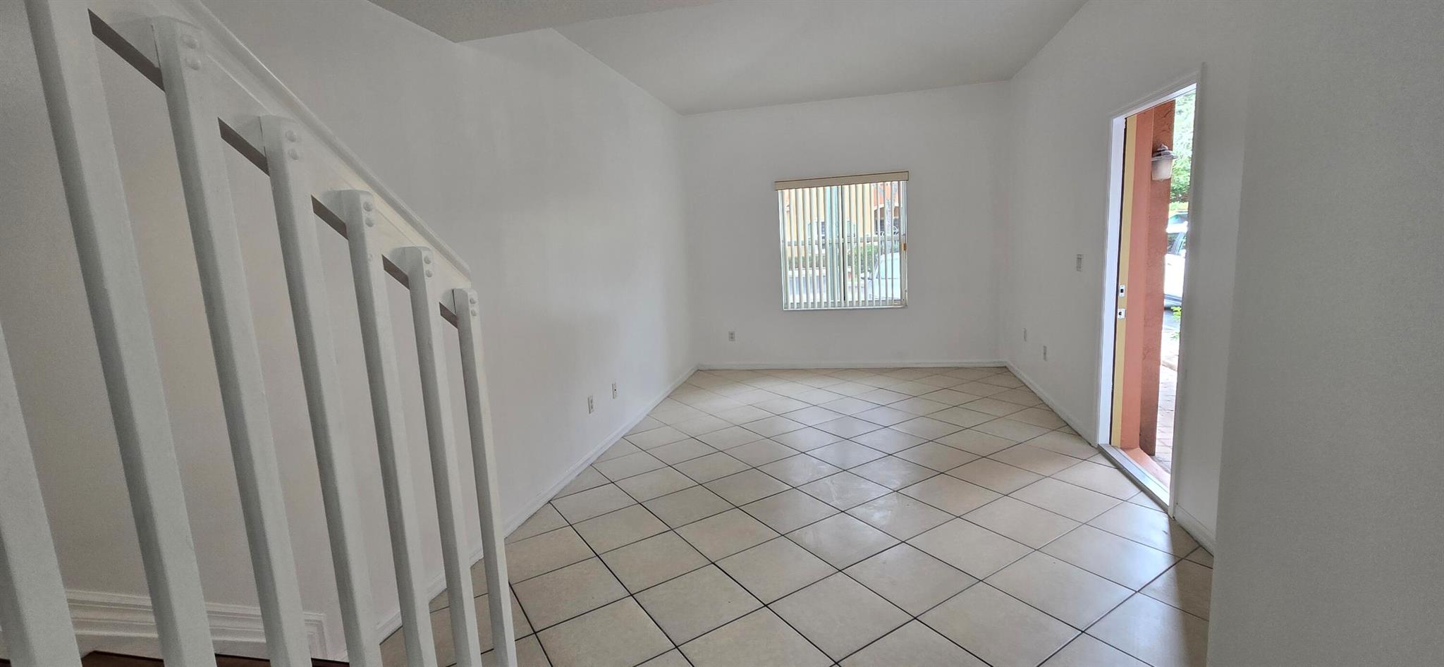 VILLAS AT HARBOR ISLES CO - Residential Lease