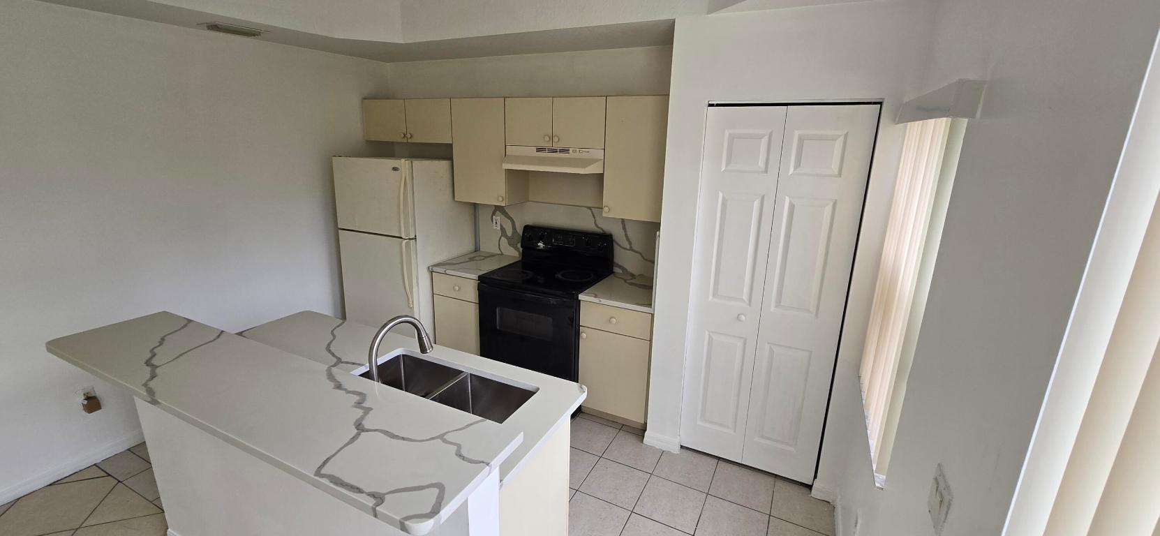 VILLAS AT HARBOR ISLES CONDO - Residential Lease