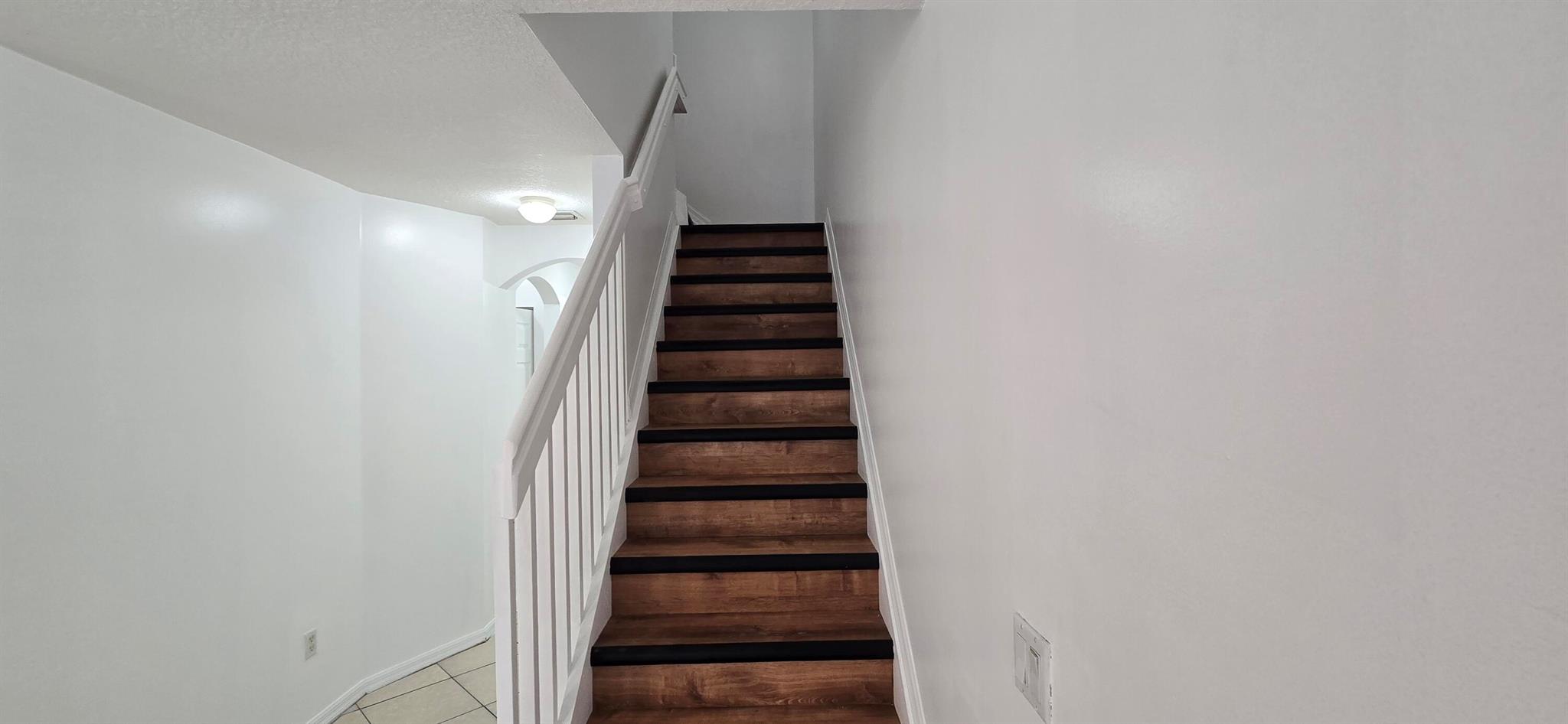 VILLAS AT HARBOR ISLES CO - Residential Lease