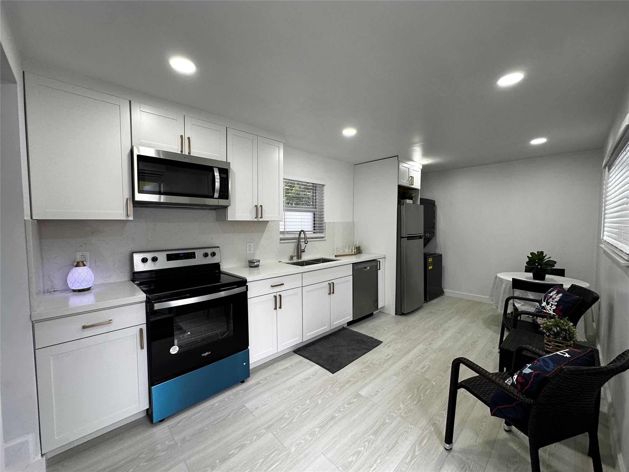 Beautiful 1-Bedroom/1 Bathroom Apartment – All Utilities Included! Available October 1
Welcome to your new home! This charming 1-bedroom / 1-bathroom bungalow combines comfort,
convenience, and modern finishes in one perfect package. Features You’ll Love: All Utilities Included – Owner pays electric and water! Enjoy the Amenities of a Full House – Full-size appliances for maximum comfort. Modern Kitchen – Brand-new cabinets, quartz countertops, dishwasher, oven, range, and even a food.
processor! In-Unit Laundry – Washer & dryer included for your convenience. 1. Smart TV Included – Stream your favorite shows instantly! Stylish Bathroom – Fresh finishes with sleek design details. Elegant Flooring – Beautiful vinyl floors throughout the home. Location: Centrally located with easy