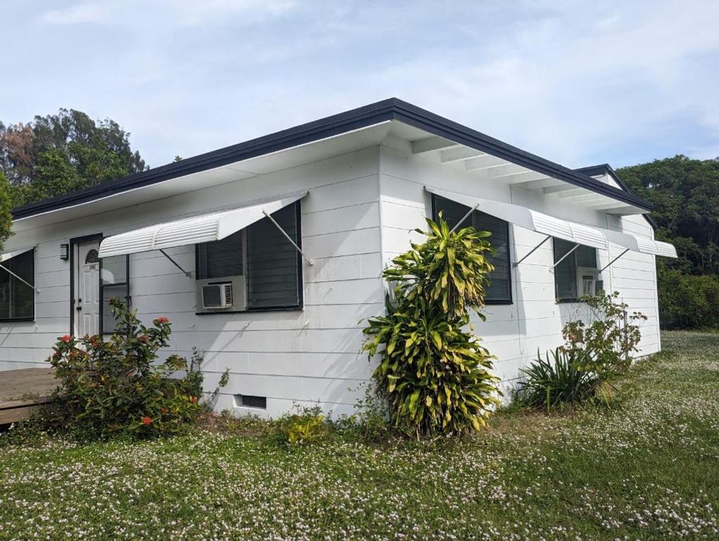 Photo of 3082 Gulfstream Road, Palm Springs, FL 33461 (MLS # R10949165)