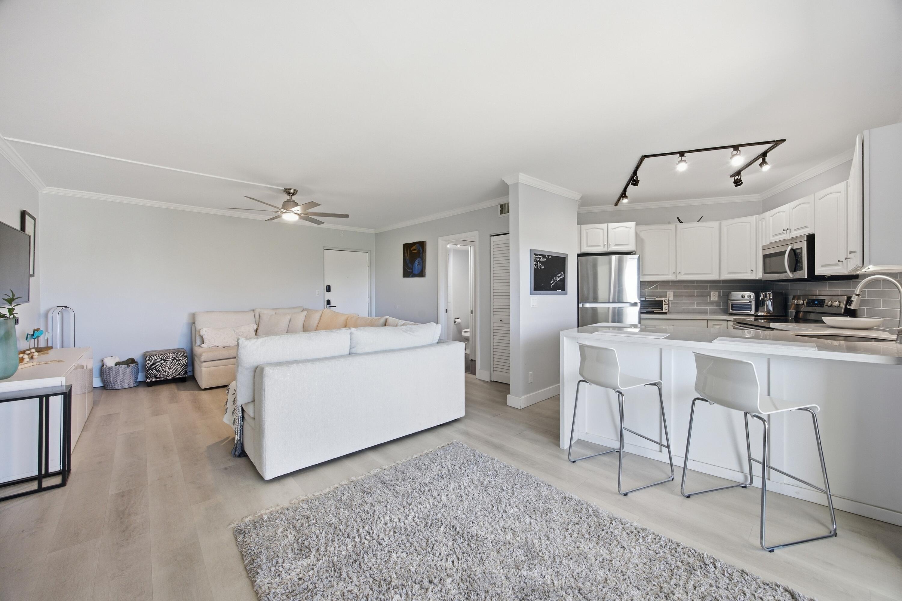 900 RIVER REACH Drive 517