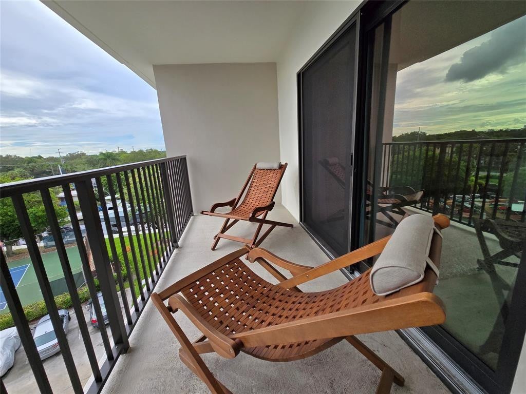 900 RIVER REACH Drive 517