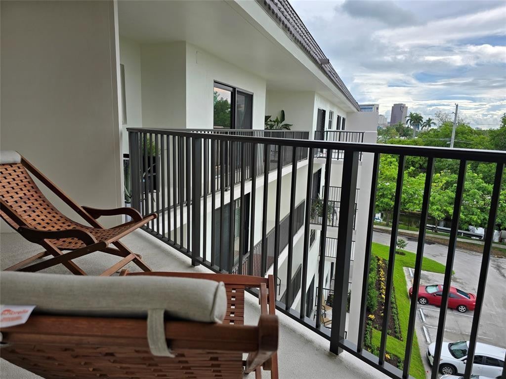 900 RIVER REACH Drive 517