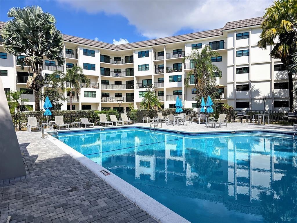 900 RIVER REACH Drive 517