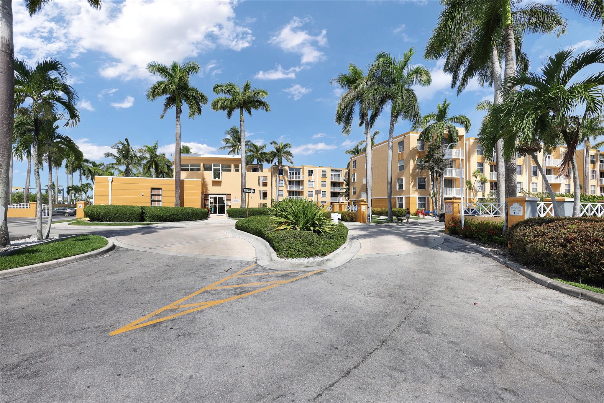 Sheridan East Condo Bldg - Residential