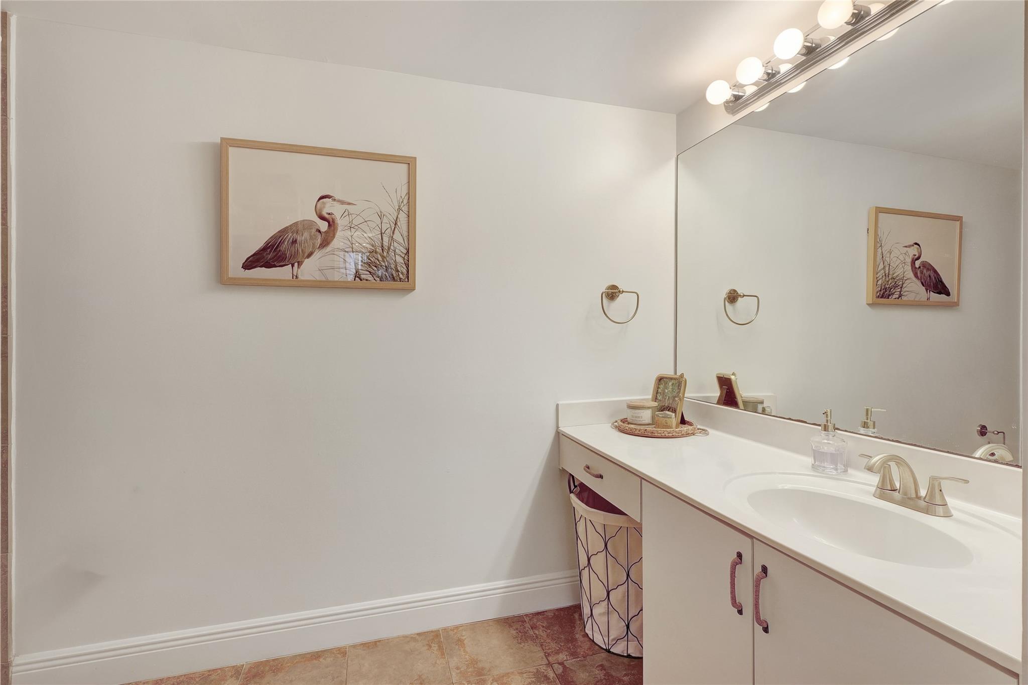 Sheridan East Condo Bldg - Residential