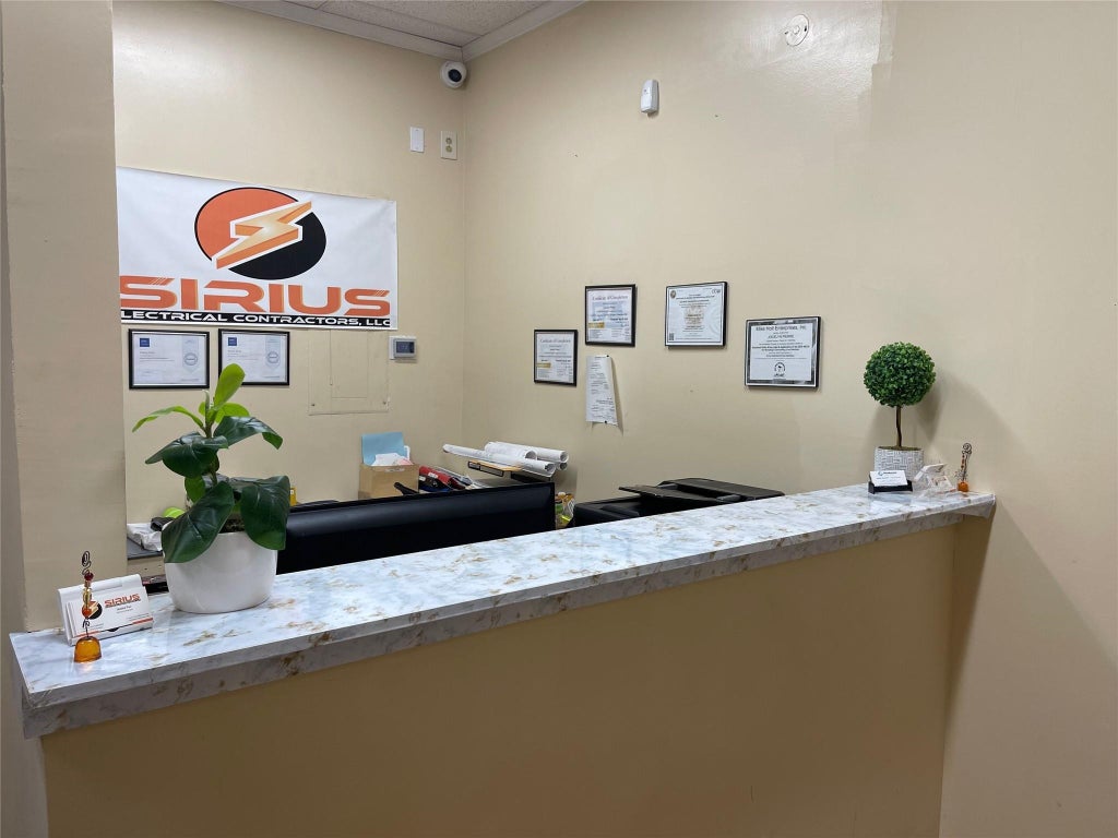 Photo of 4700 W PROSPECT Road #103, Fort Lauderdale, FL 33309 (MLS # B26077994)