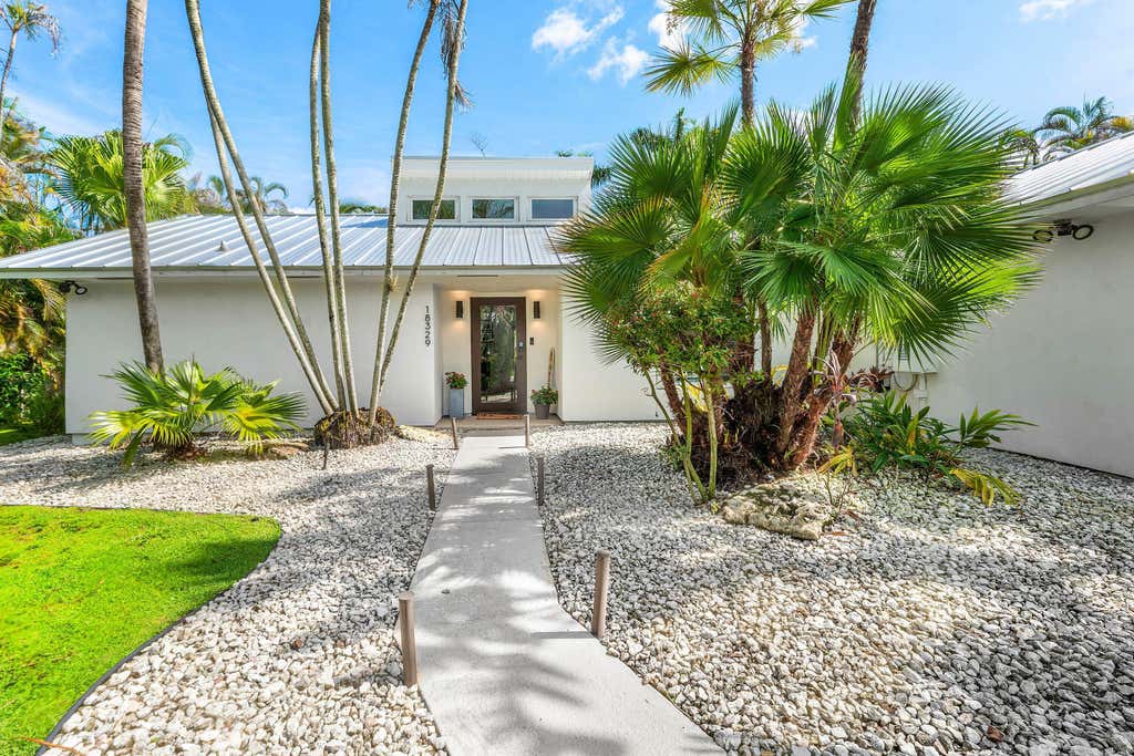 Photo of 18329 LOXAHATCHEE RIVER Road, Jupiter, FL 33458 (MLS # B26060817)