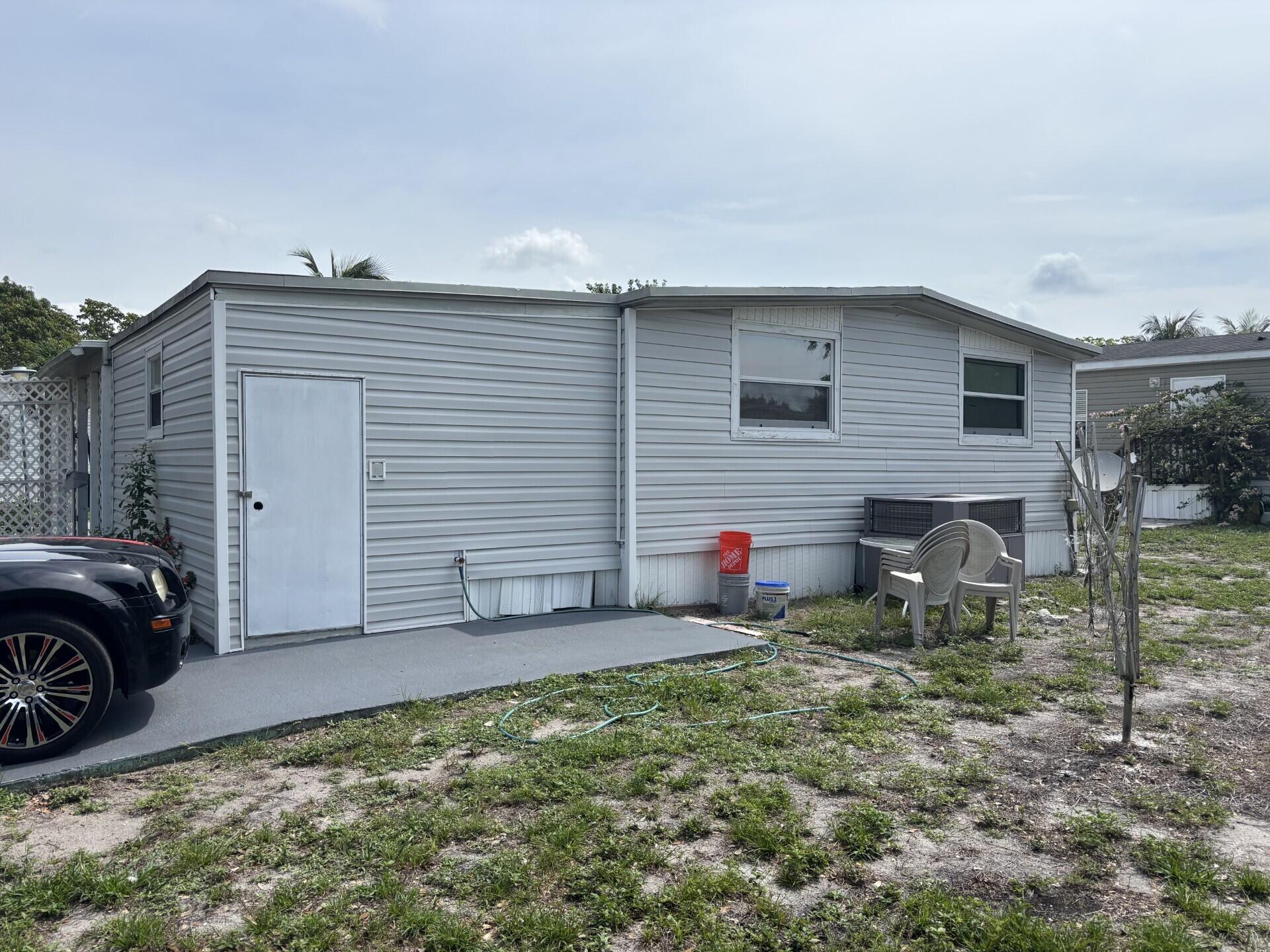 COUNTRY KNOLLS - Residential