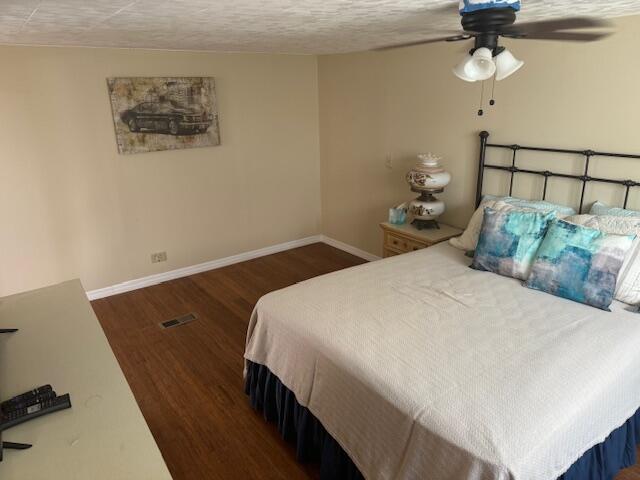 COUNTRY KNOLLS - Residential