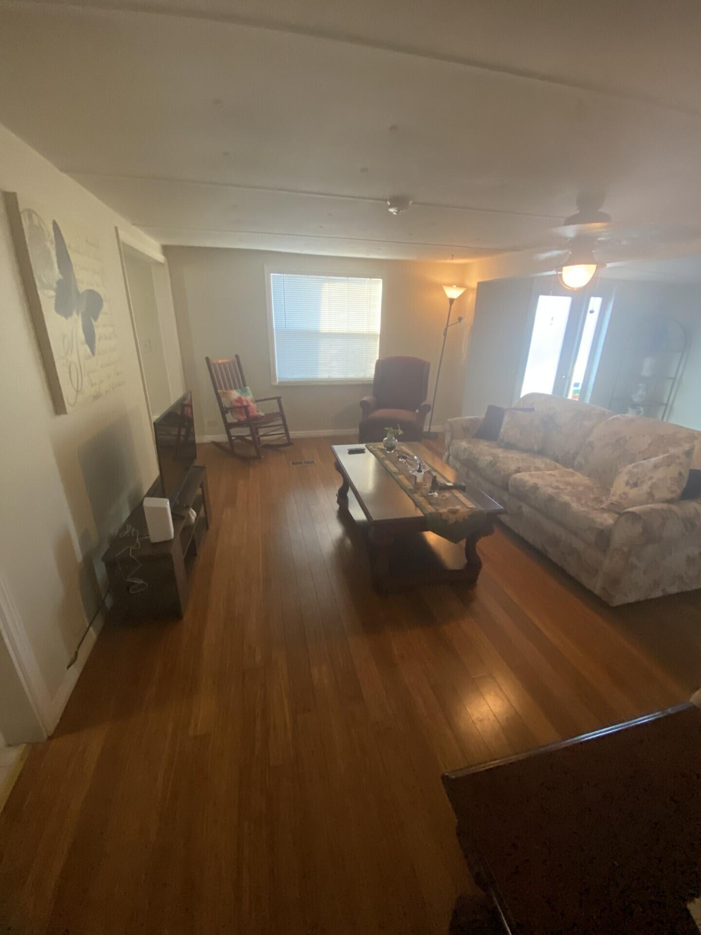 COUNTRY KNOLLS - Residential