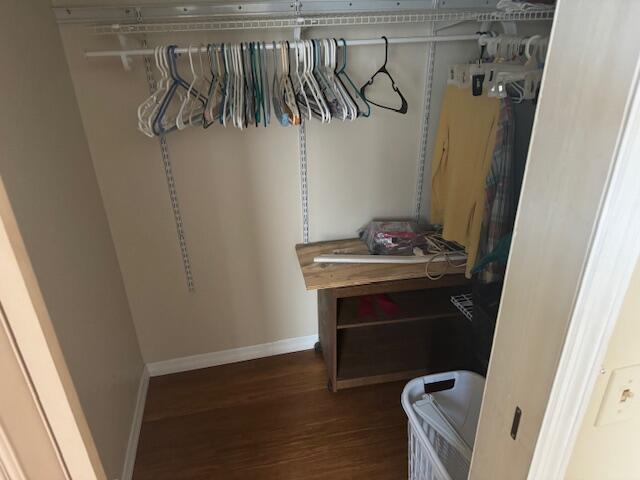 COUNTRY KNOLLS - Residential