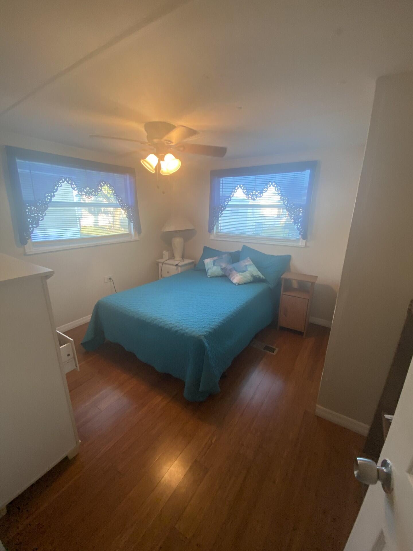 COUNTRY KNOLLS - Residential