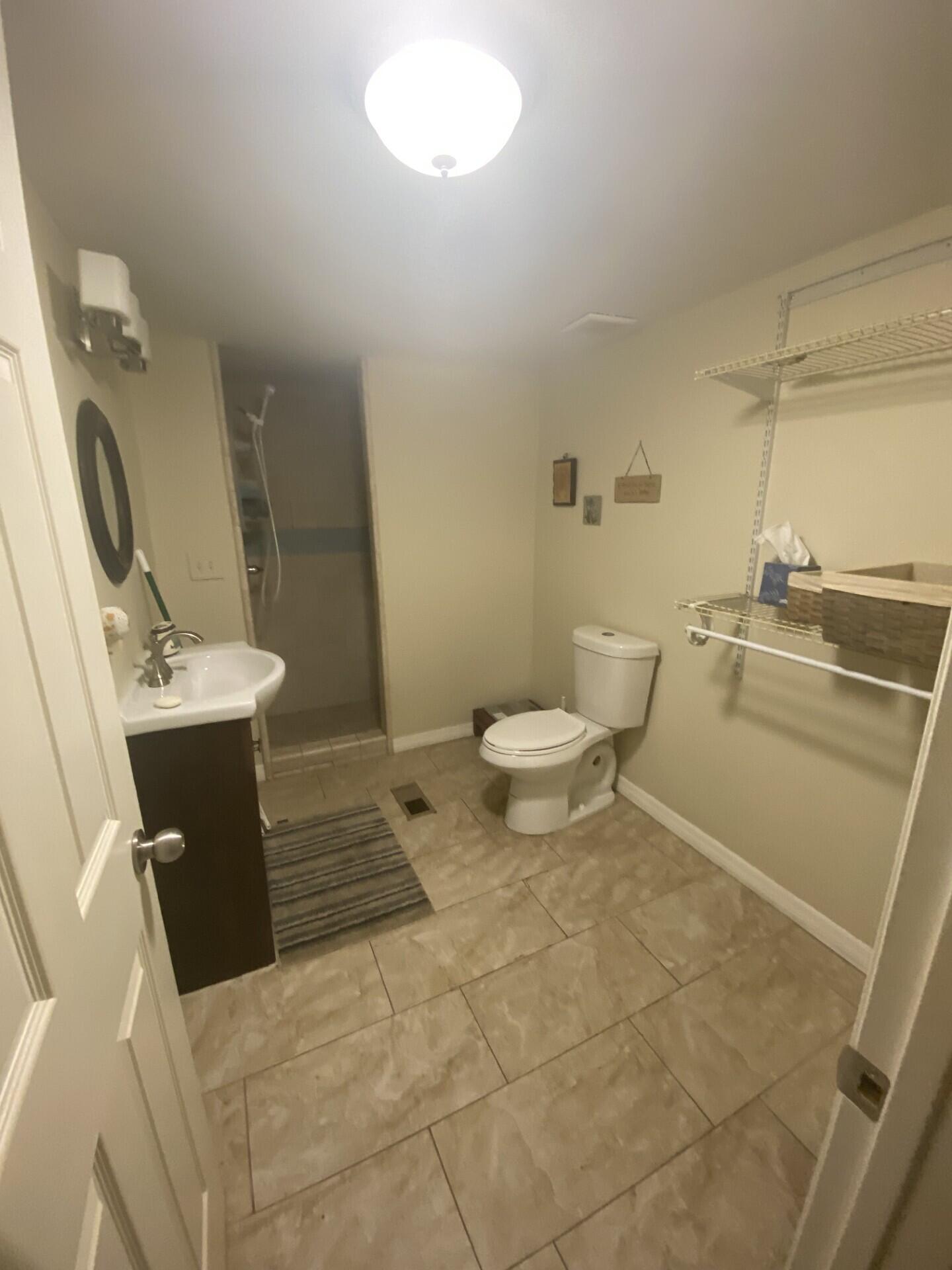 COUNTRY KNOLLS - Residential