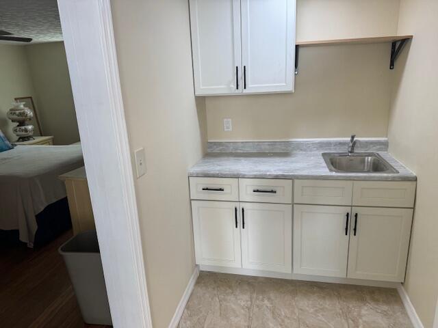 COUNTRY KNOLLS - Residential