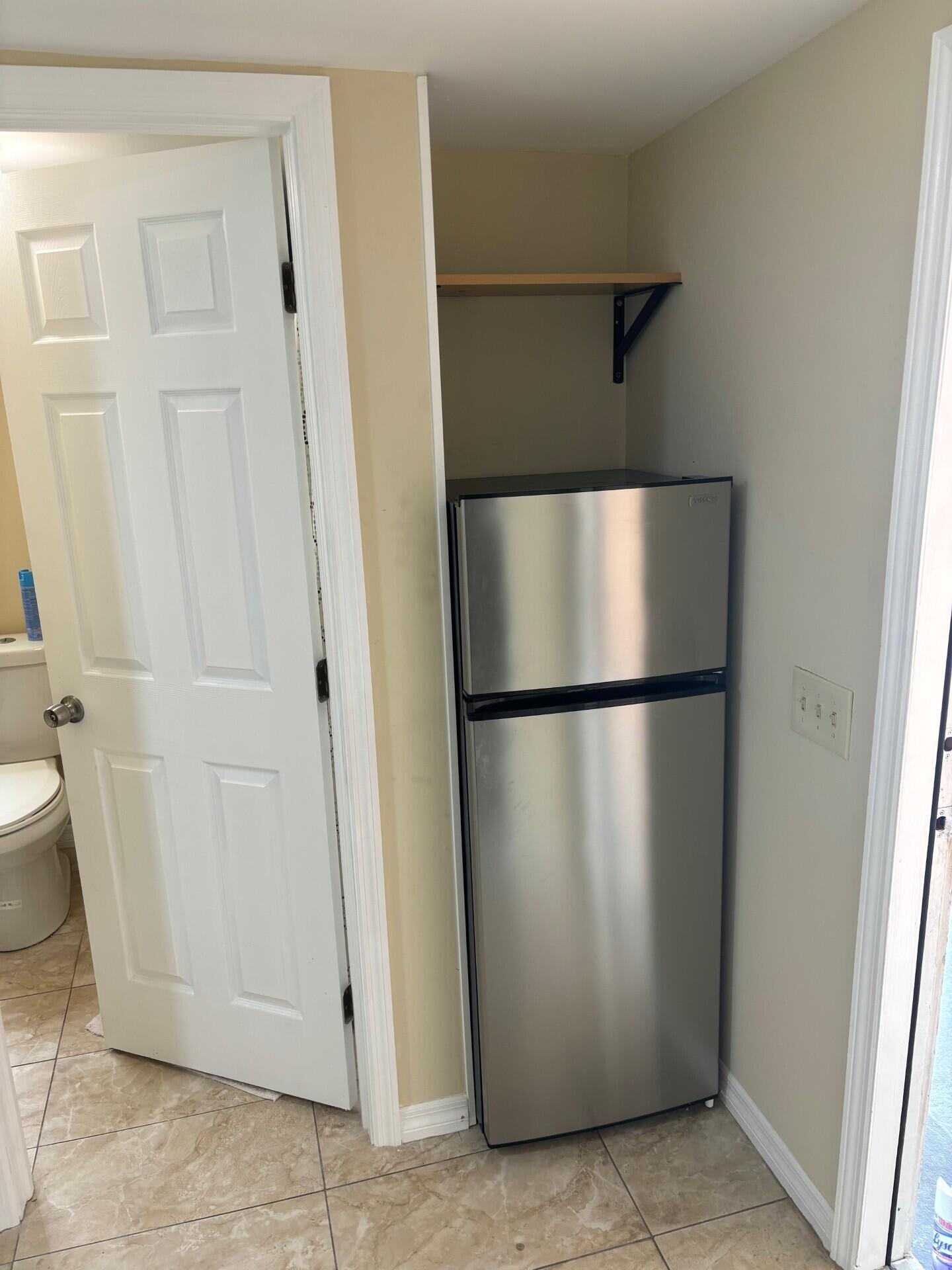 COUNTRY KNOLLS - Residential