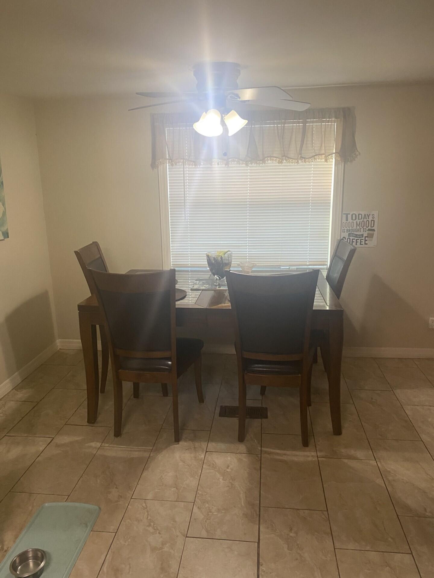 COUNTRY KNOLLS - Residential