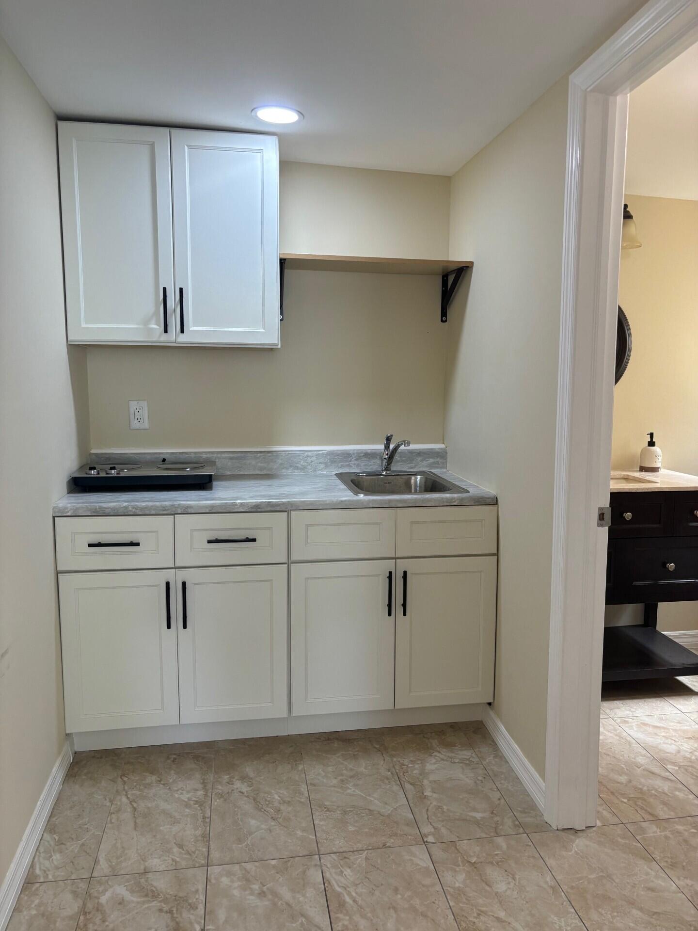 COUNTRY KNOLLS - Residential