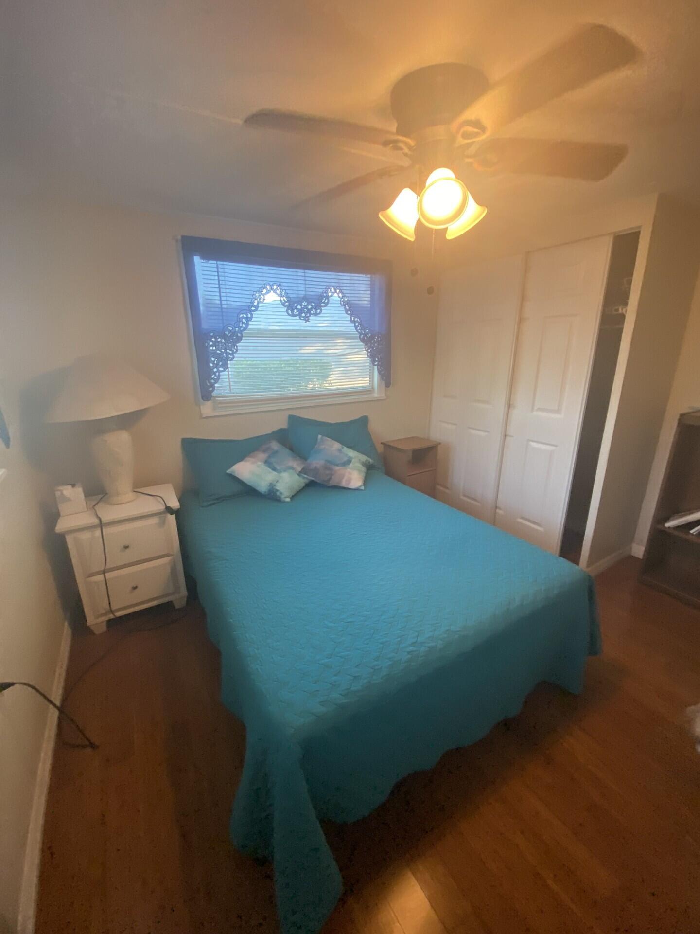 COUNTRY KNOLLS - Residential