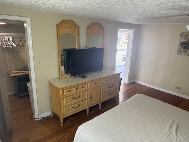 COUNTRY KNOLLS - Residential