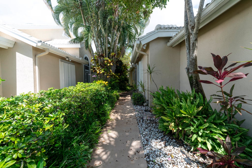 Photo of 6113 GREENSPOINTE Drive #10, Boynton Beach, FL 33437 (MLS # B26079919)