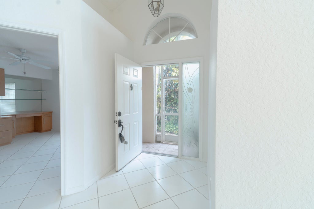 Photo of 6113 GREENSPOINTE Drive #10, Boynton Beach, FL 33437 (MLS # B26079919)