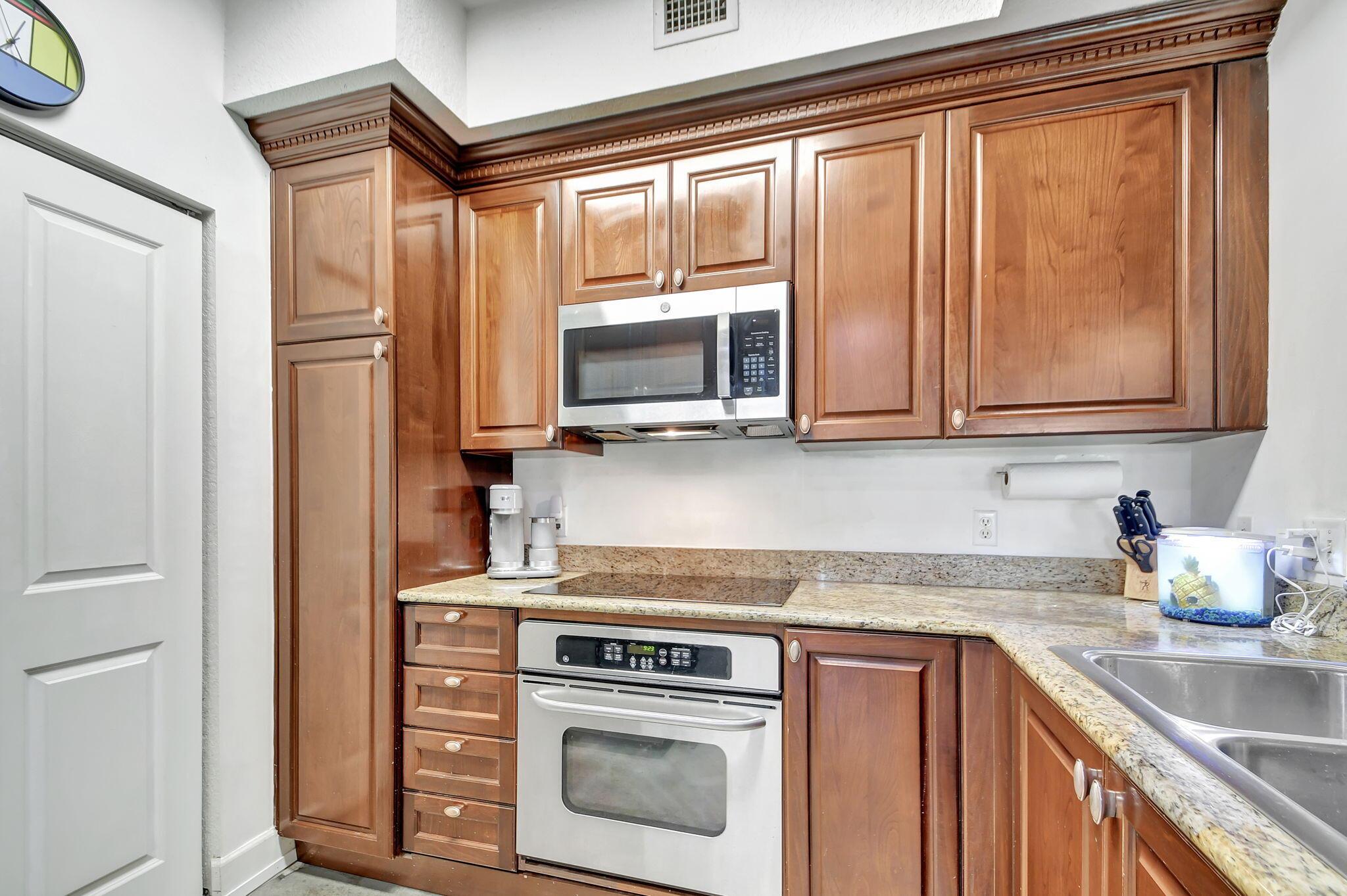 SAN RAPHAEL CONDO - Residential