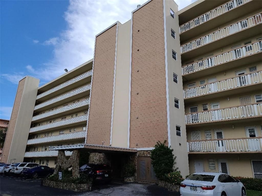 Photo of 1001 NE 14th Ave #201, Hallandale Beach, FL 33009 (MLS # F10260454)