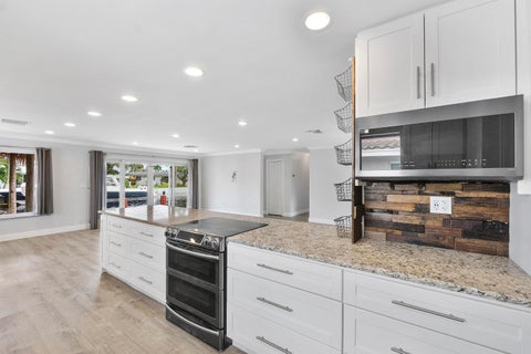 Tiny photo for 361 SE 9TH Court, Pompano Beach, FL 33060 (MLS # B26084254)
