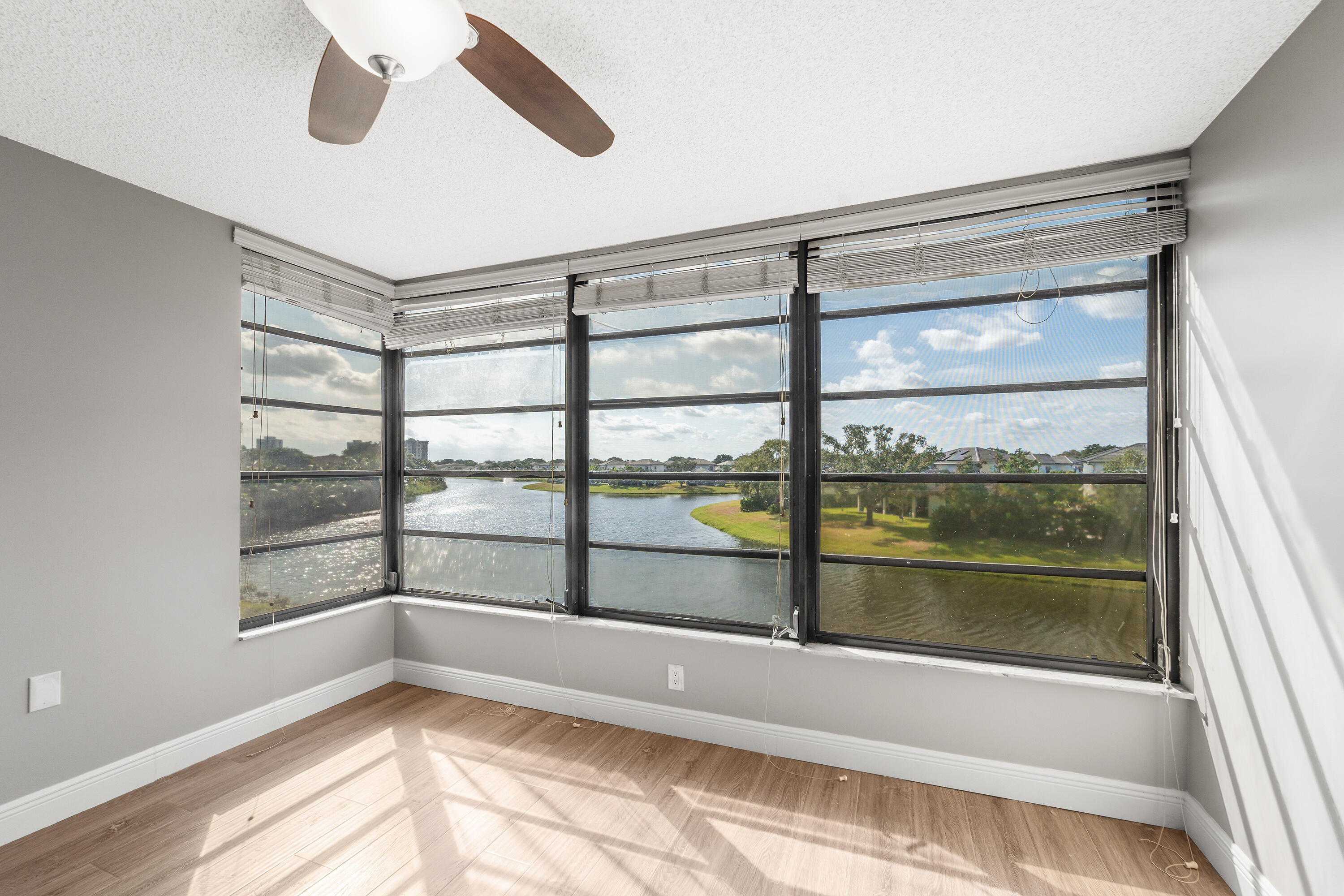 WHITEHALL CONDO OF THE LANDS OF THE PRESIDENT - Residential