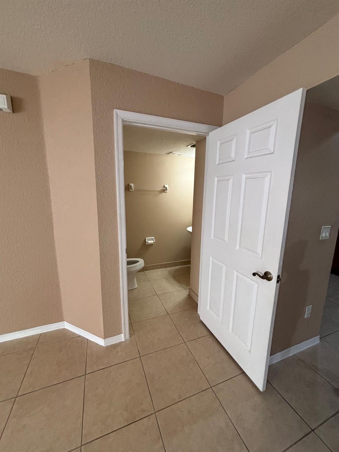 Lyons Indust Park 71-1 B - Residential Lease