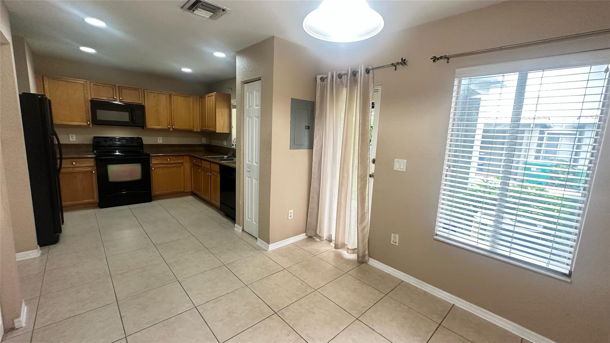 Lyons Indust Park 71-1 B - Residential Lease