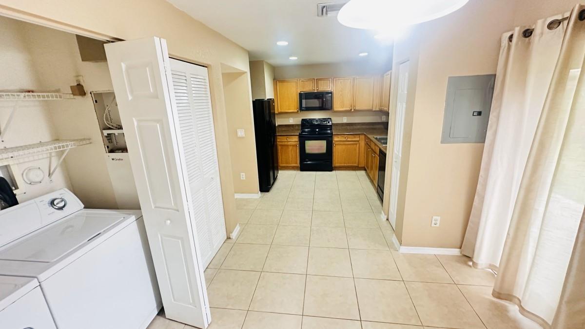 Lyons Indust Park 71-1 B - Residential Lease