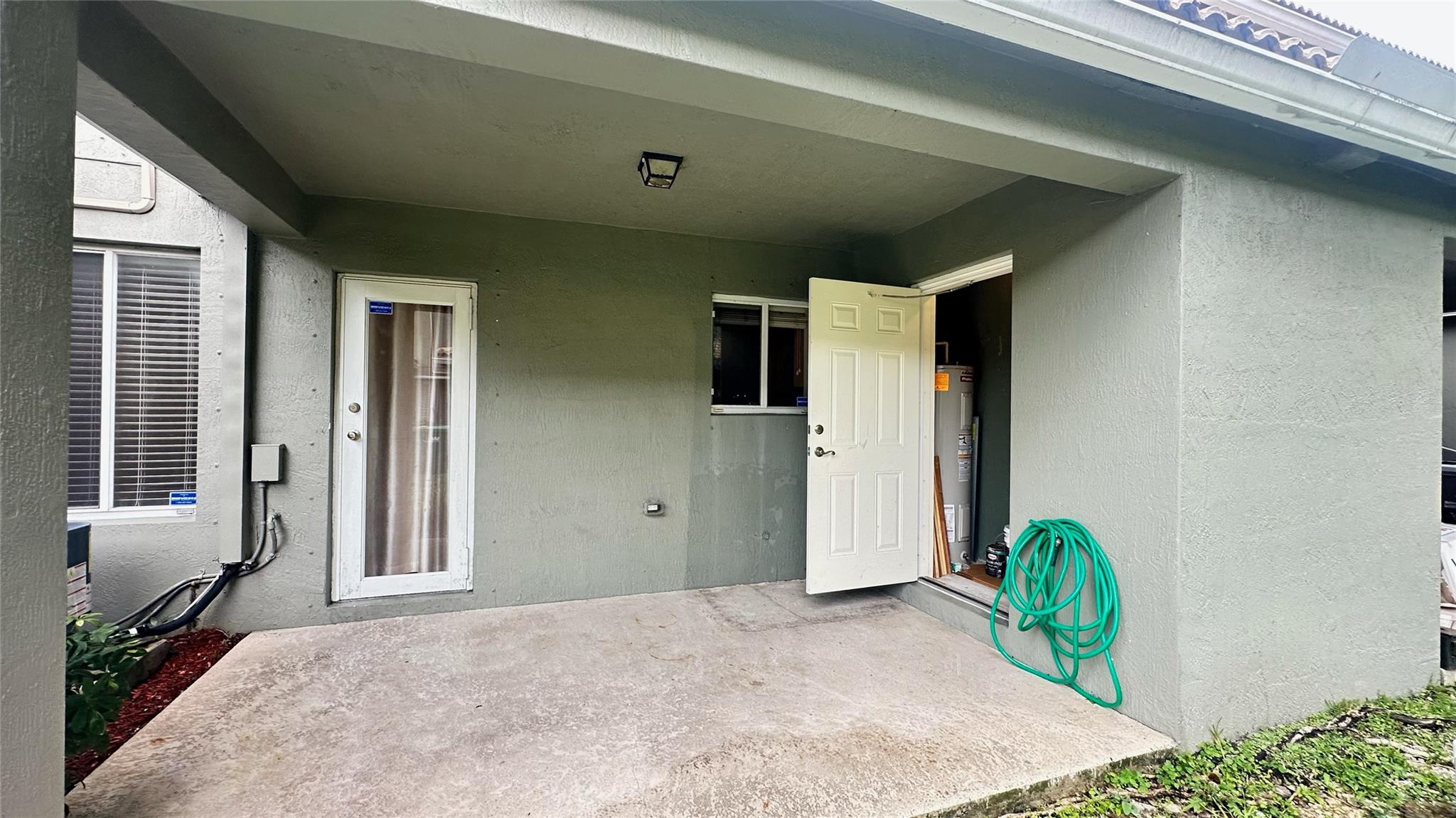 Lyons Indust Park 71-1 B - Residential Lease