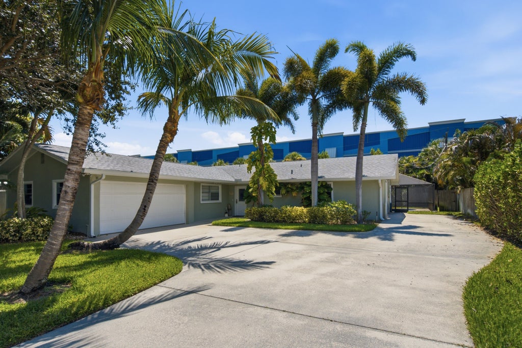 Photo of 4796 SE Manatee Terrace, Stuart, FL 34997 (MLS # B26045750)