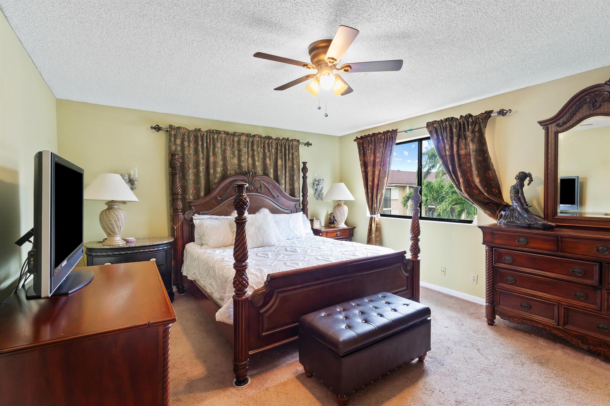 WINDWOOD ISLES CONDO - Residential