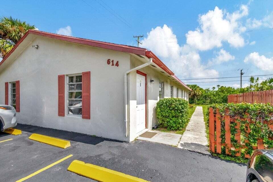 Photo of 614 Holly Drive #2, Palm Beach Gardens, FL 33410 (MLS # R11060507)