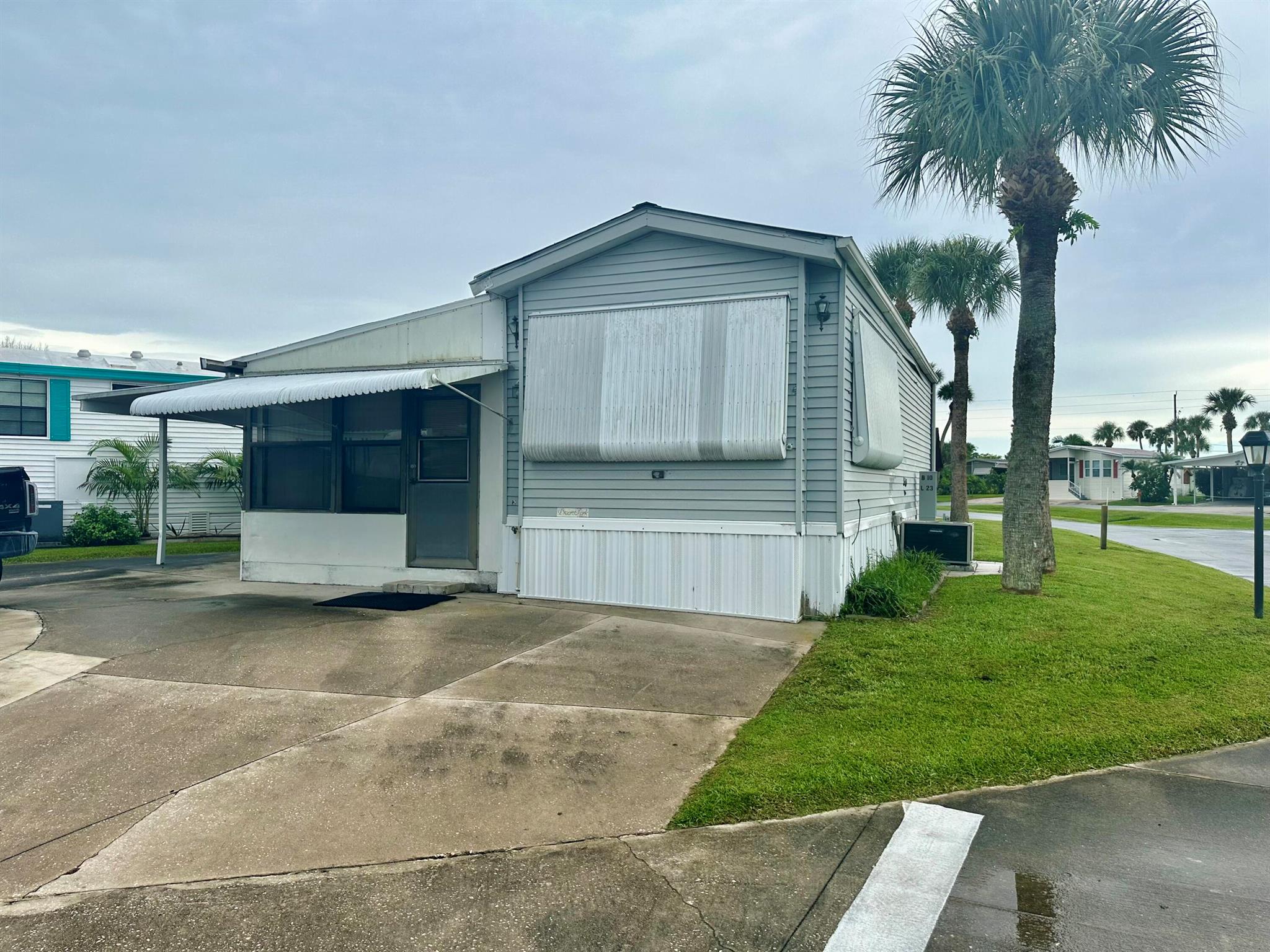 **ANCIENT OAKS** 55+ Community.1/1 clean mobile home, on a Corner lot. Large 32x11 enclosed FL room. Completely furnished, newer appliances, including dishes and two ac units. Golf Cart included! Full covered carport perfect for a boat. Bring your swimsuits and bikes. Friendly neighborhood, lots to do, clubhouse, pool, hot tub, marina, potlucks, line dancing, and more. Ready for your South FL getaway!Measurements are approximate.
