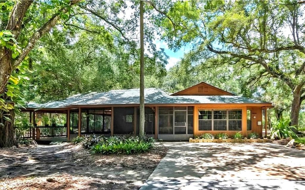 Photo of 3350 25th Street SW, Vero Beach, FL 32968 (MLS # R11153705)