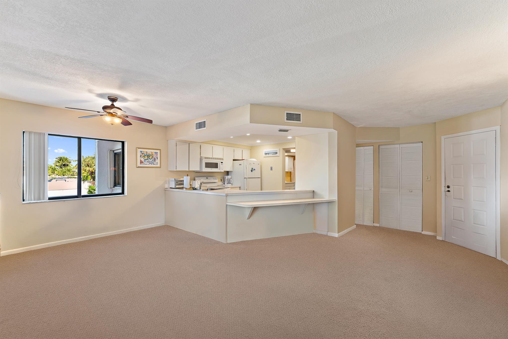 1605 S Us Highway 1 C-206